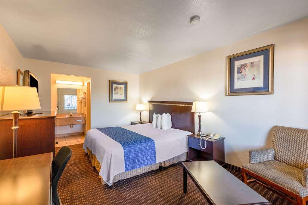 Rodeway Inn Phoenix North I-17 Room photo