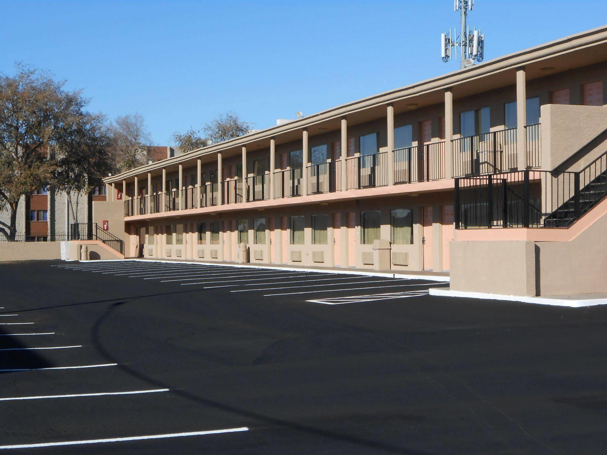 Rodeway Inn Phoenix North I-17 Exterior photo